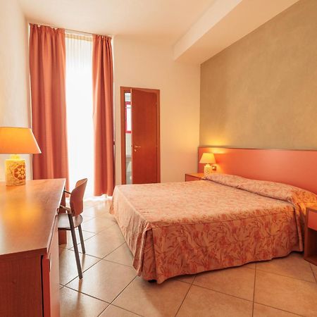 Hotel Poseidonia Mare Paestum Exterior photo